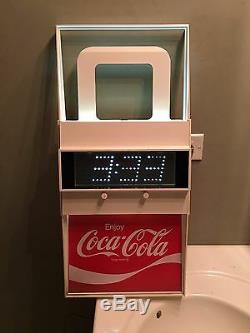 NEW 1977 Vintage Coca Cola Coke Light Up Clock by Everbrite Model G019 DEAD MINT
