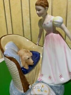 ROYAL DOULTON LADY BEAT YOU TO IT GIRL WITH LABRADOR MODEL No. HN 2871 PERFECT